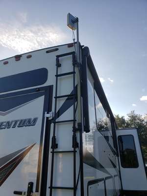 flagpole with cell antenna